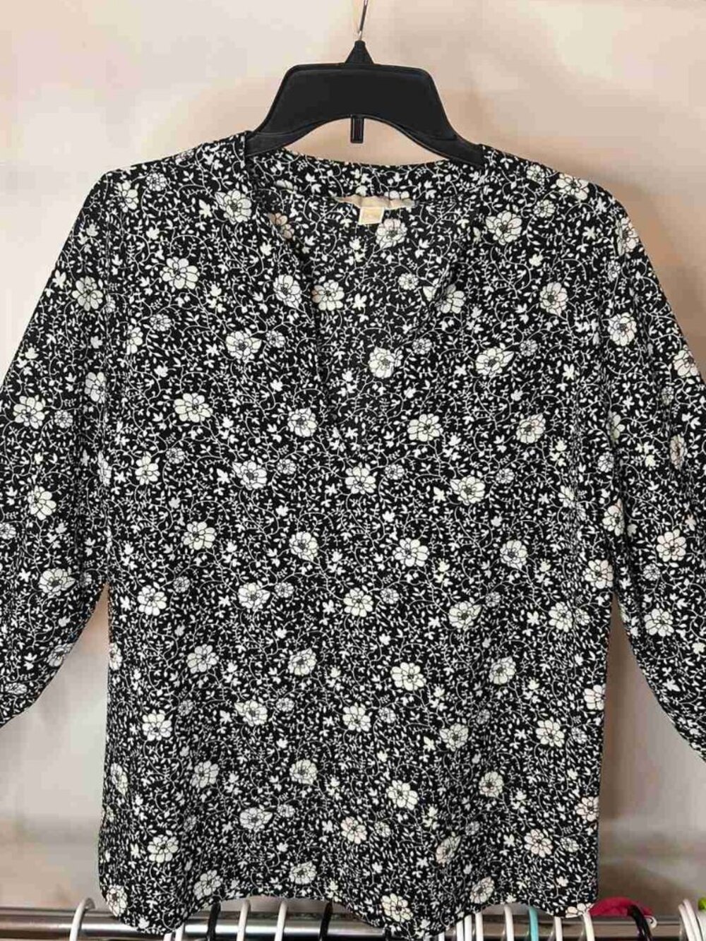 Women’s Black White Floral Print Split Neck Top